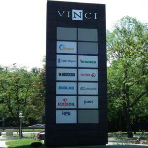 Pylony i totemy nietypowe