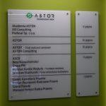 Tablice informacyjne ścienne - dystansowe